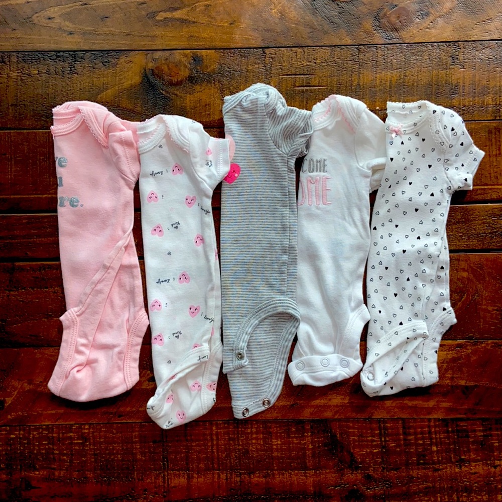 ❤️ Carter’s Newborn Bundle of Onesies #144